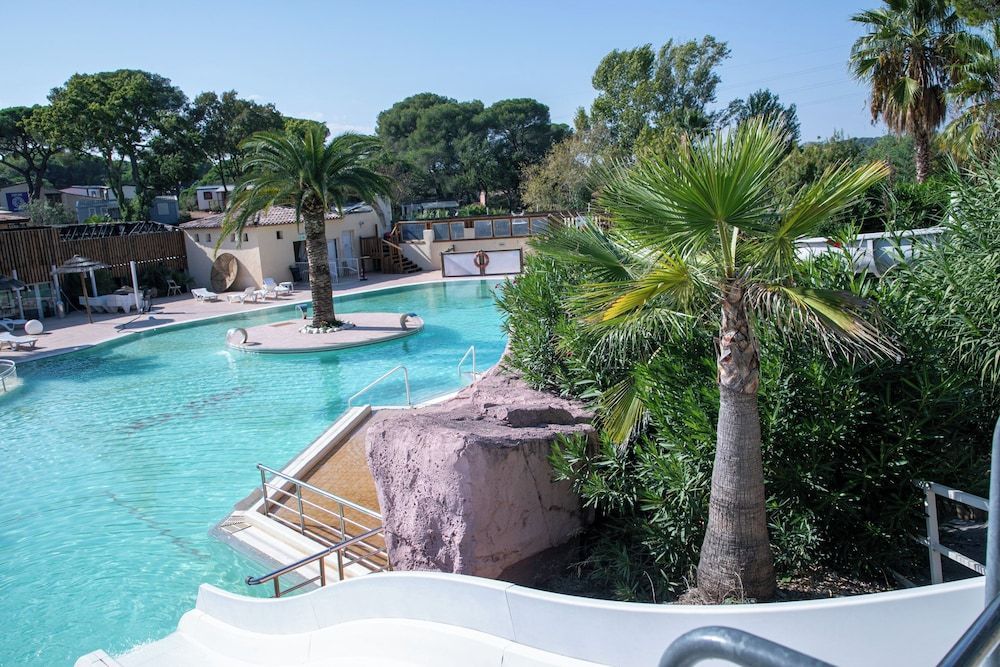 Mobilhome dans camping Site de Gorge Vent à Fréjus 1