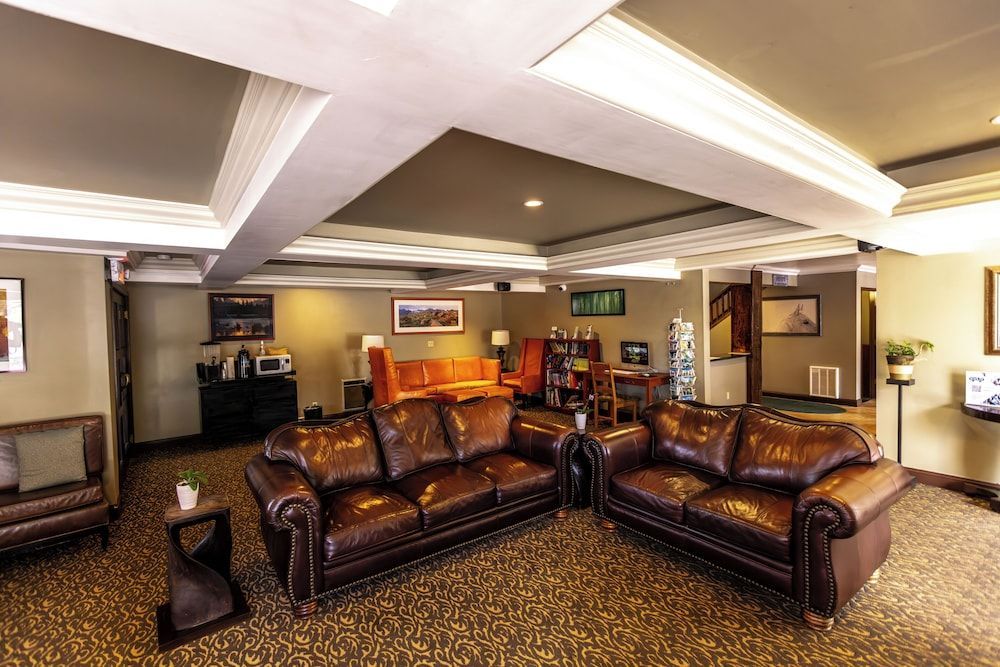 The Mammoth Creek Inn 2