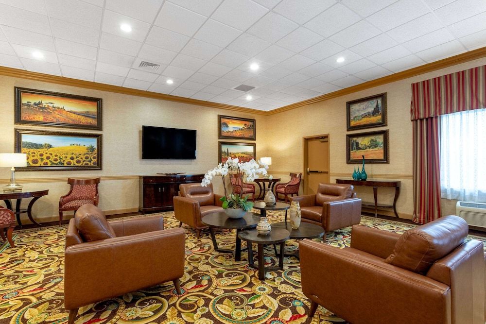 Hawthorn Extended Stay by Wyndham West Palm Beach Airport 2