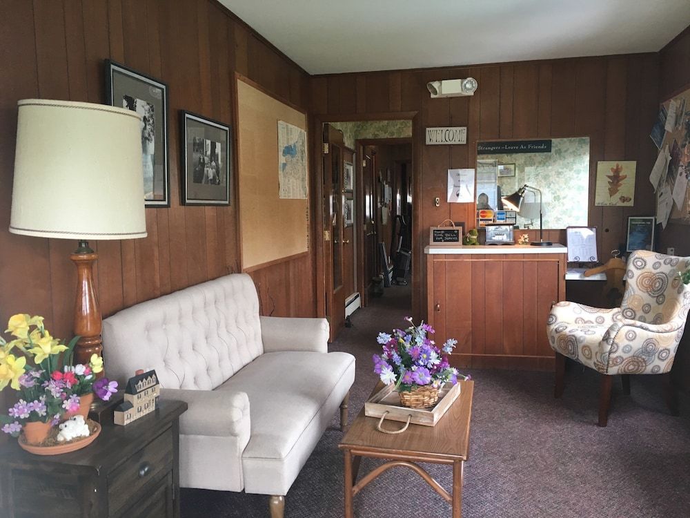 The Colonial Motel 2