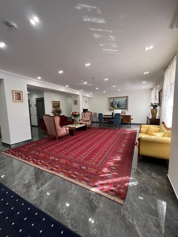 Plaza Viktoria Hotel Yerevan 1