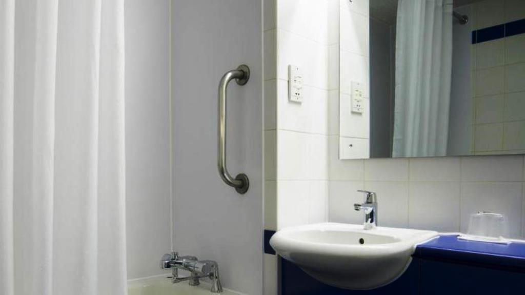 Travelodge Sheffield Central 1
