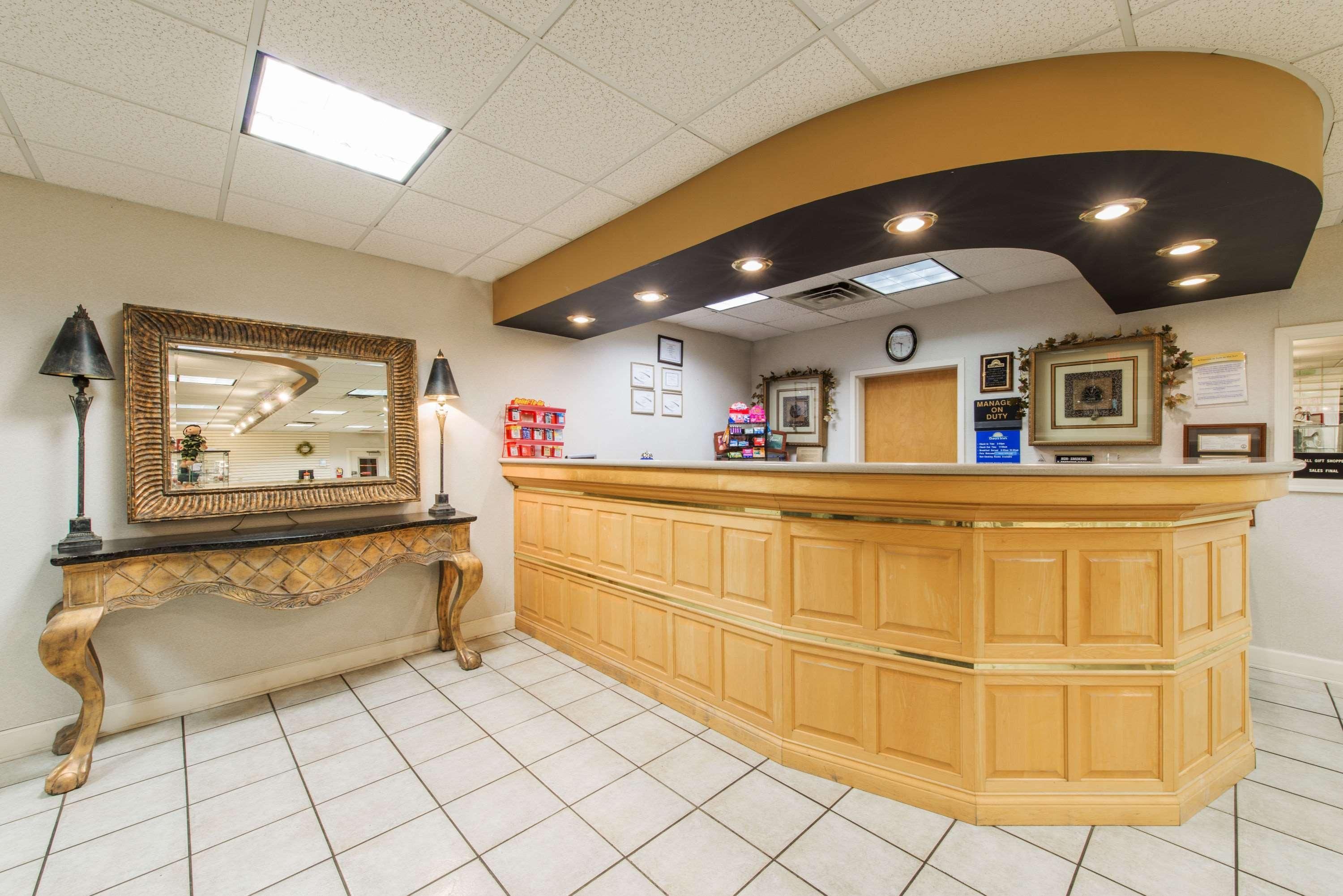 Days Inn by Wyndham Elizabethtown 2