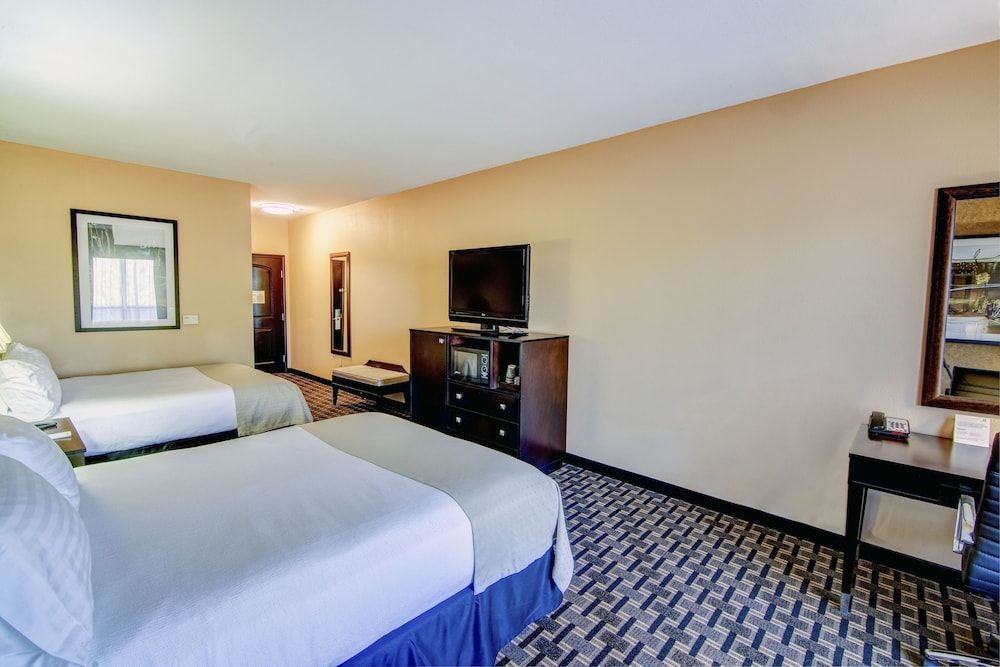 Holiday Inn ARLINGTON NE-RANGERS BALLPARK by IHG 2