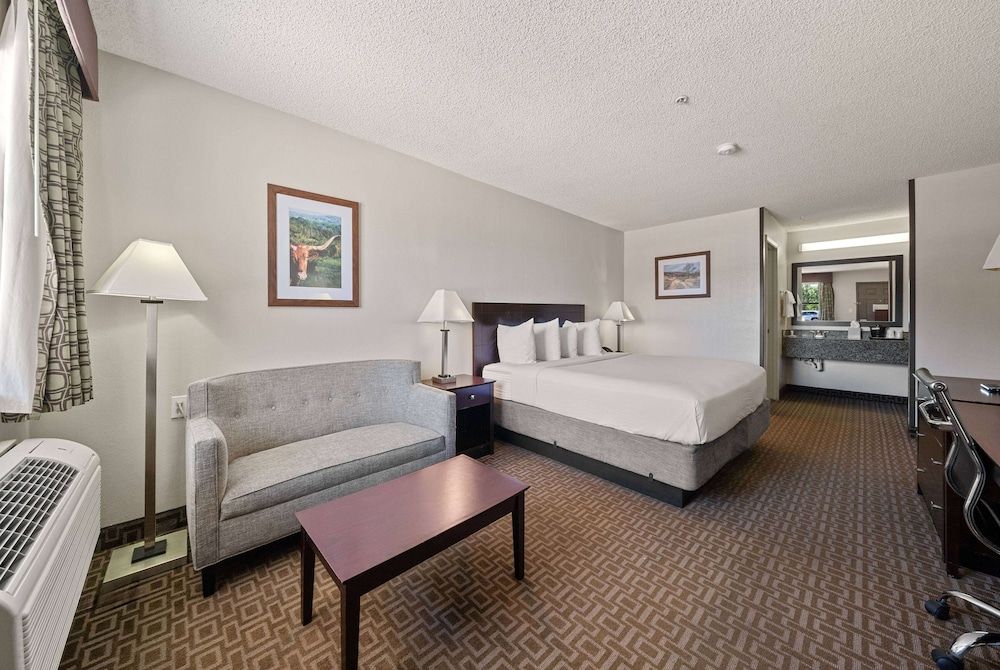 Days Inn by Wyndham Round Rock 1