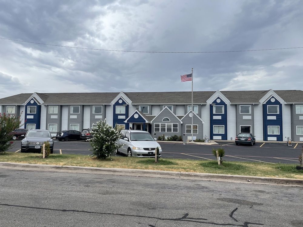 Microtel Inn & Suites by Wyndham Ardmore 1