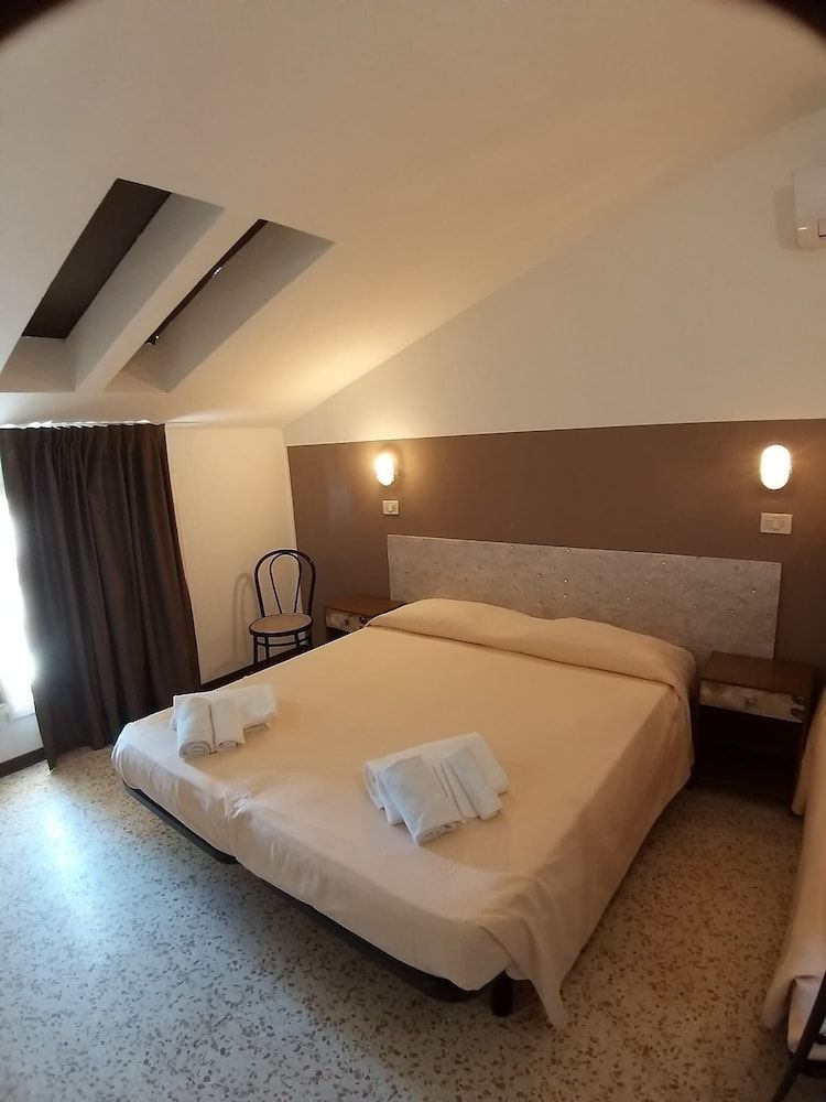 Hotel Ideal 2