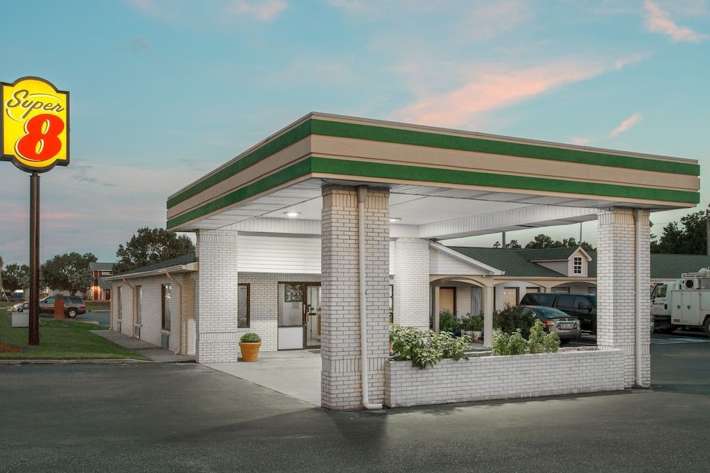 Super 8 by Wyndham Sumter 1