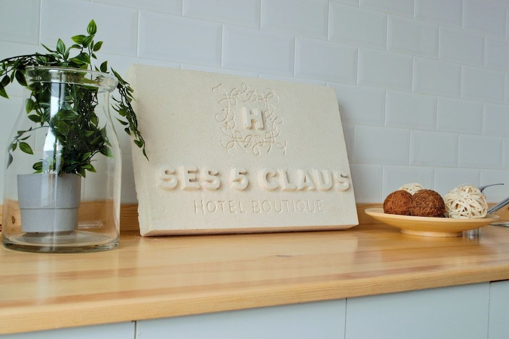 Paris - Ciudadela de Menorca - Hotel Boutique Ses 5 Claus - Ciudadela de Menorca