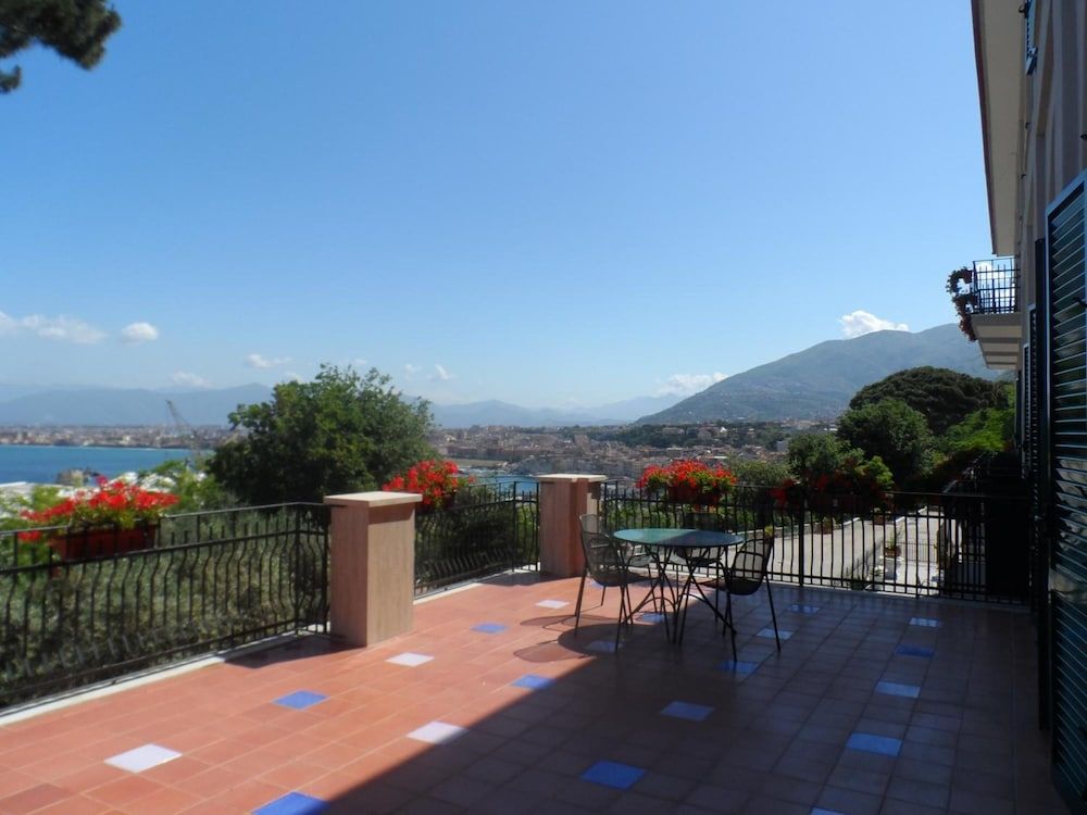 Lyon - Région de Sorrente, Italie - Ancelle Sorrento - Casa d'Accoglienza - Région de Sorrente, Italie