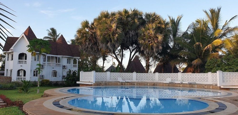 Paris - Mtwapa - Likizo Cottages & Resort Kanamai - Mtwapa