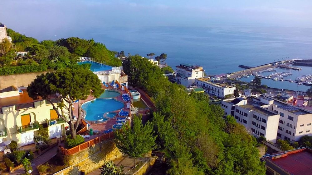 Lyon - Ischia - Suisse Thermal Village - Ischia