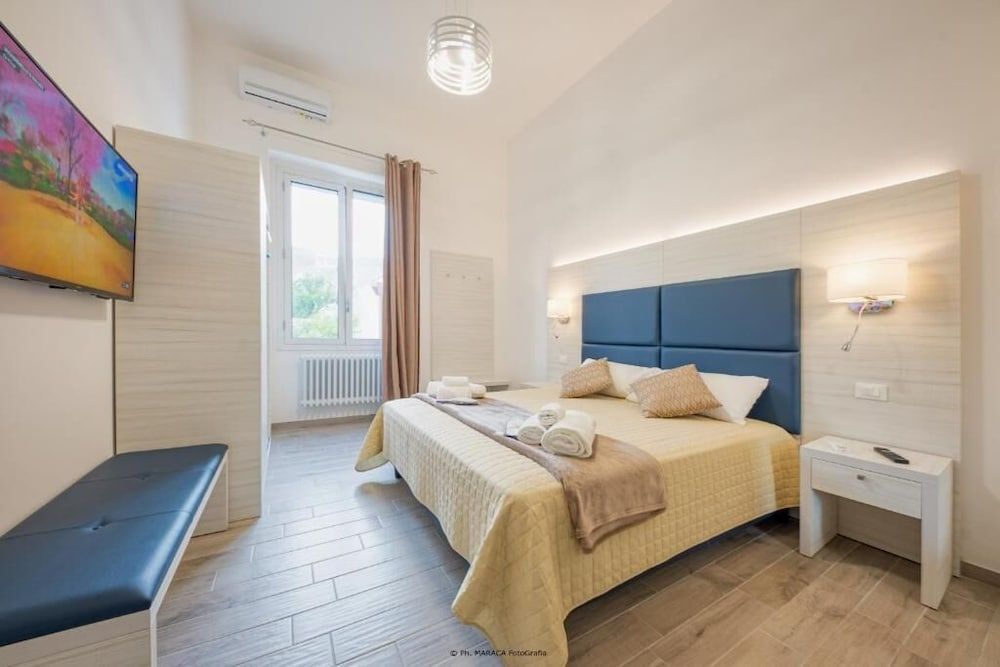 Paris - Lecce - Hotiday Lecce Gianmarti Suite - Lecce