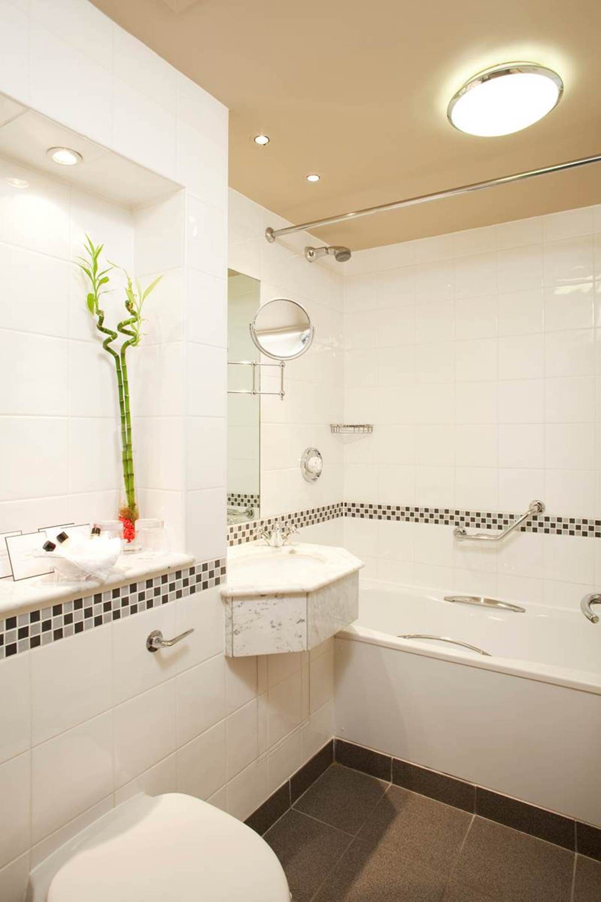 Crowne Plaza MANCHESTER AIRPORT by IHG 2