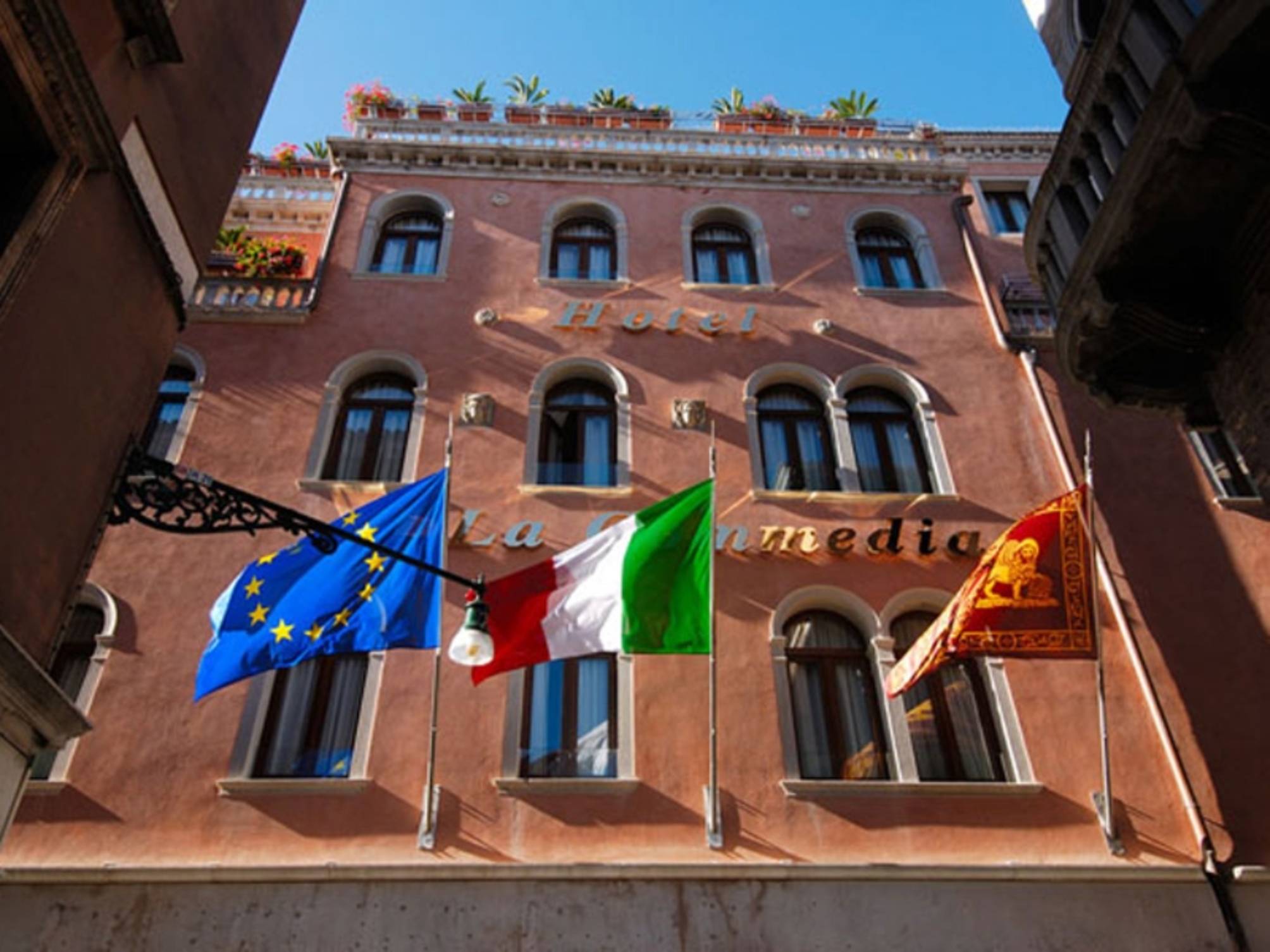 Hotel A La Commedia 2