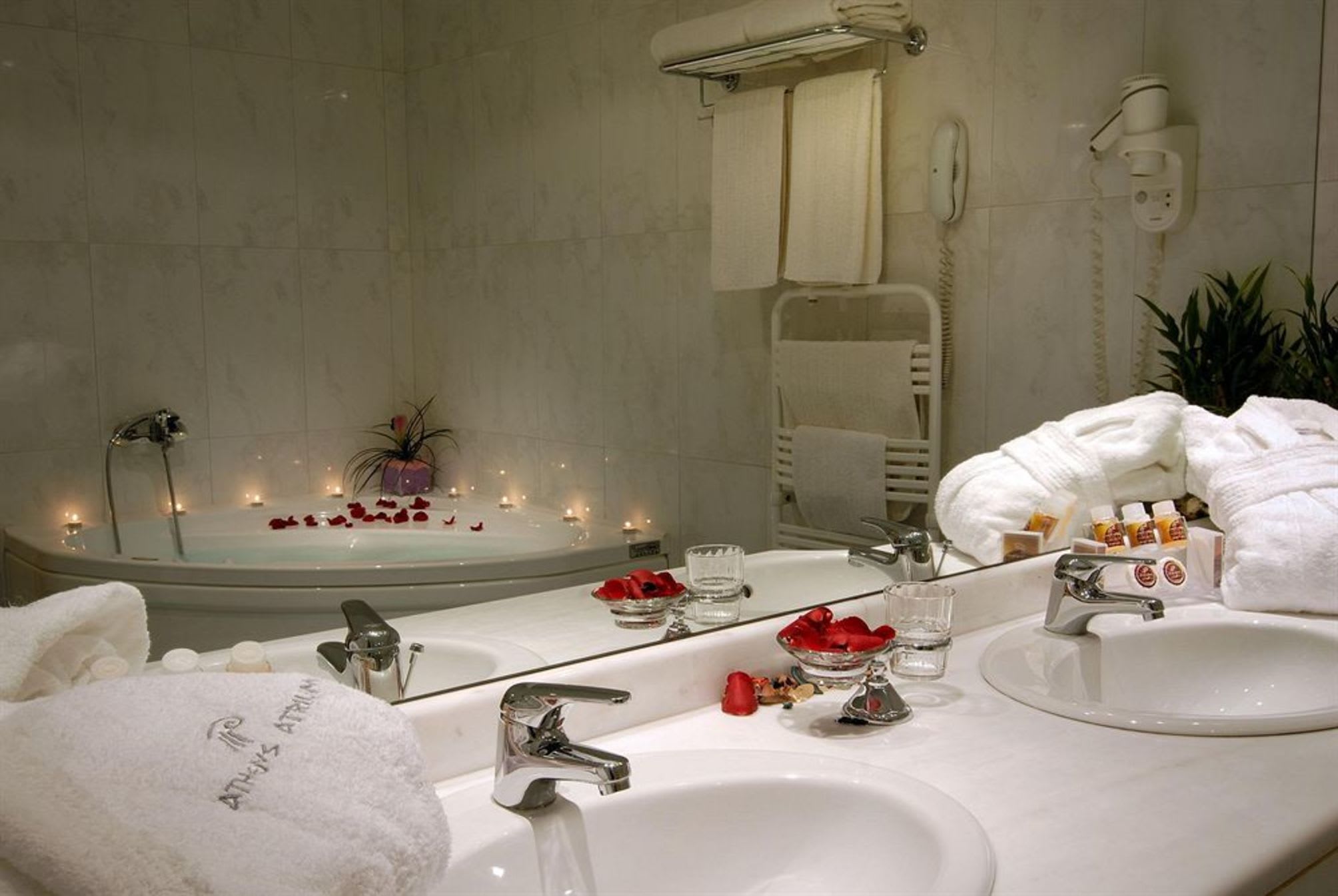 Athens Atrium Hotel & Jacuzzi Suites 2