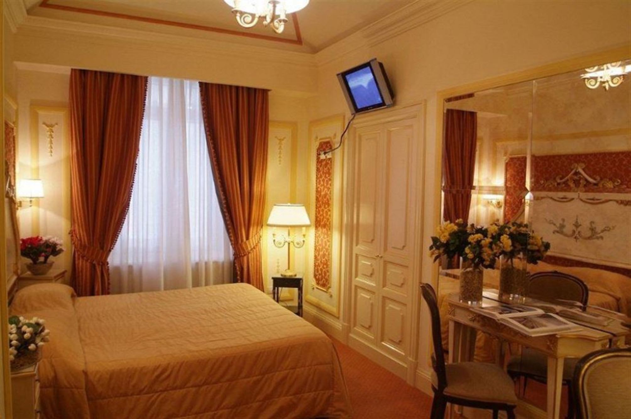 Hotel Champagne Palace 2