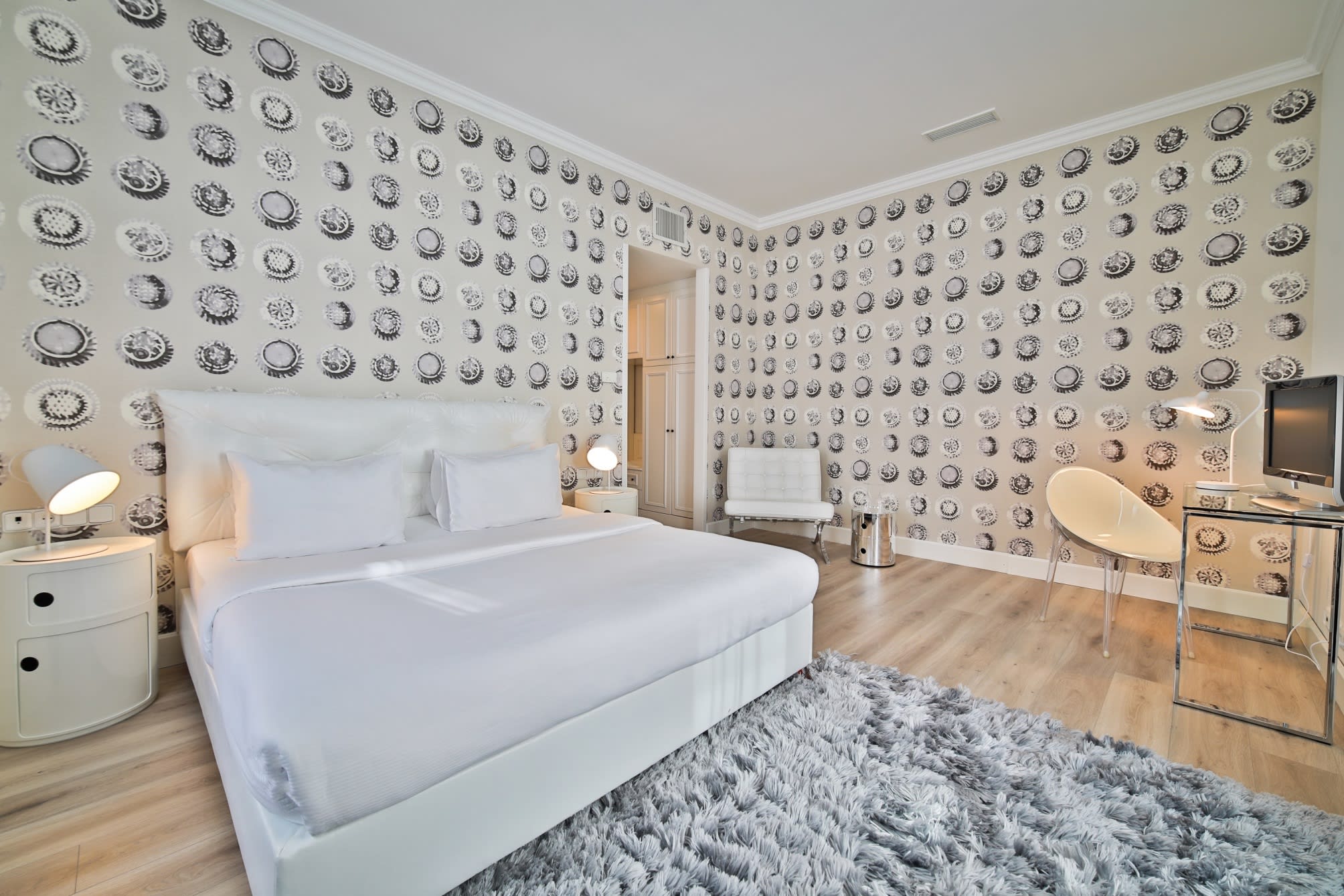Friday Hotel 1