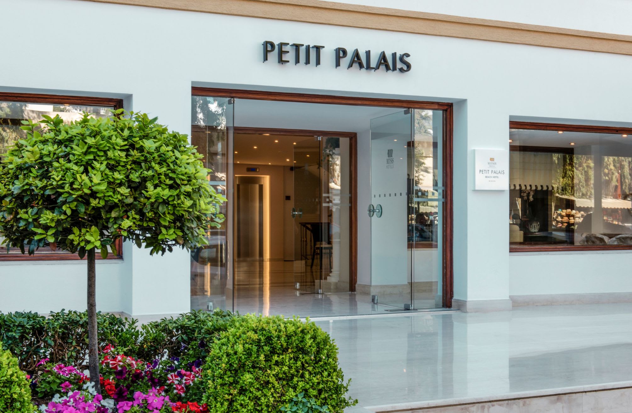 Canvas by Mitsis Petit Palais 1