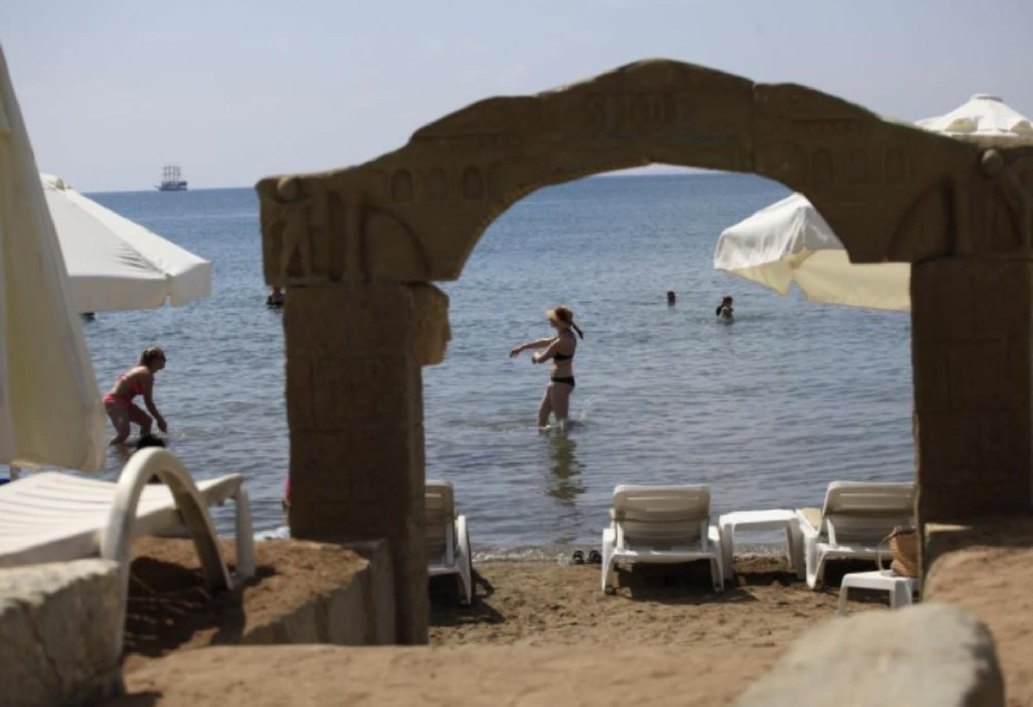 Leda Beach Hotel 1