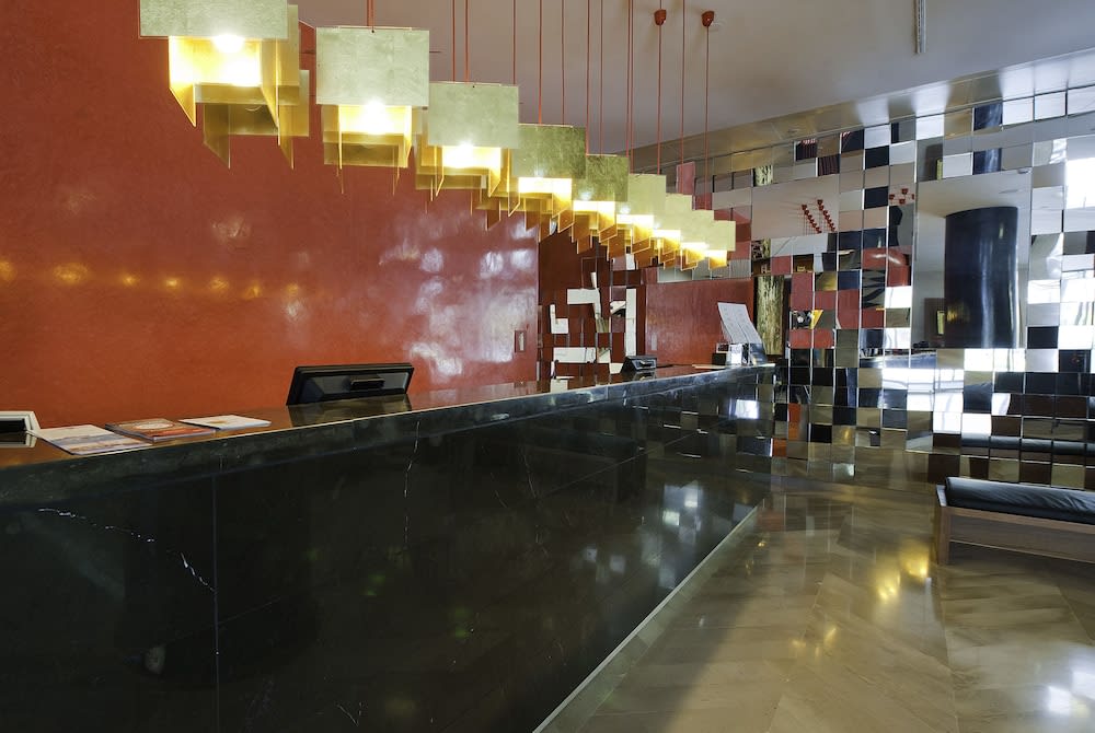 Hotel Reina Petronila 2