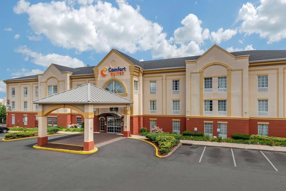 Comfort Suites Newark - Harrison 1
