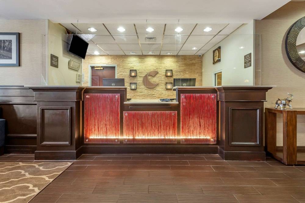 Comfort Suites Newark - Harrison 2