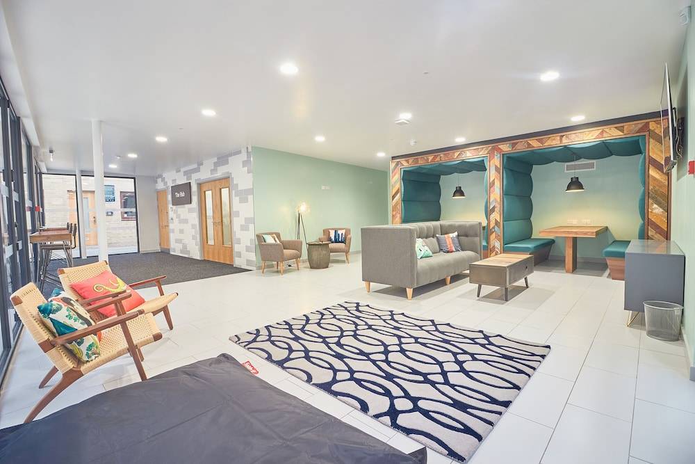 Destiny Student Meadow Court - Campus Accommodation 1