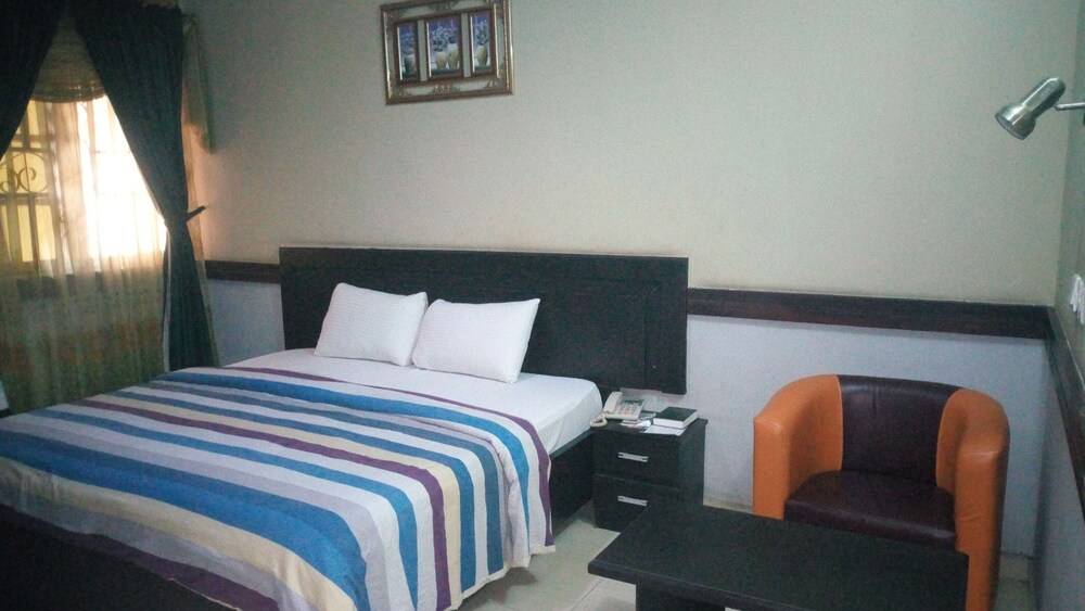 Brighton Hotel and Suites 2