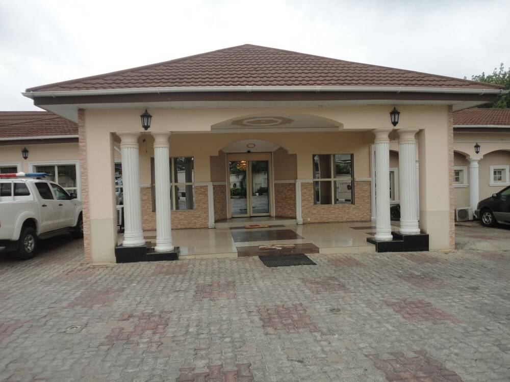 SDM Tavern and Suites 1