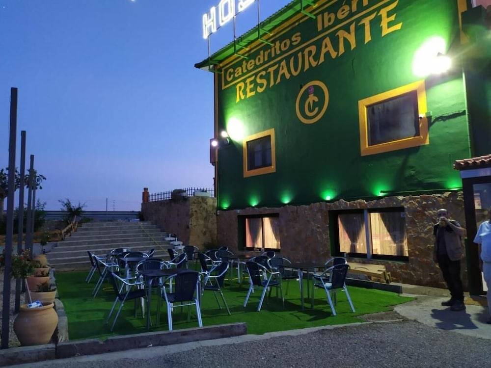 Hostal Catedritos Ibéricos A-5 Km 154 A 5 KM DE OROPESA A 1 KM DE HERRERUELA DE OROPESA 1