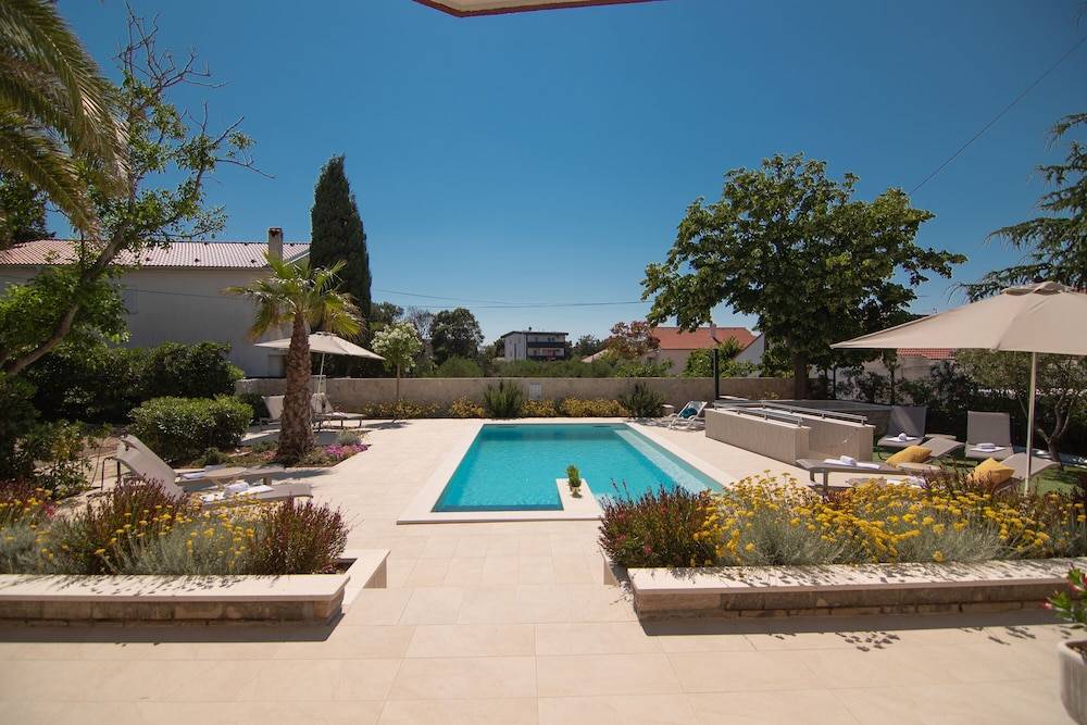 Seagull Pool Apartments & Studios 1