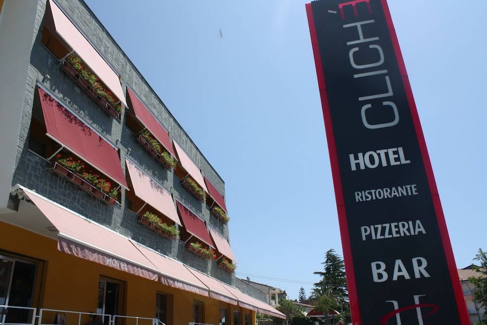 Hotel Cliché 1