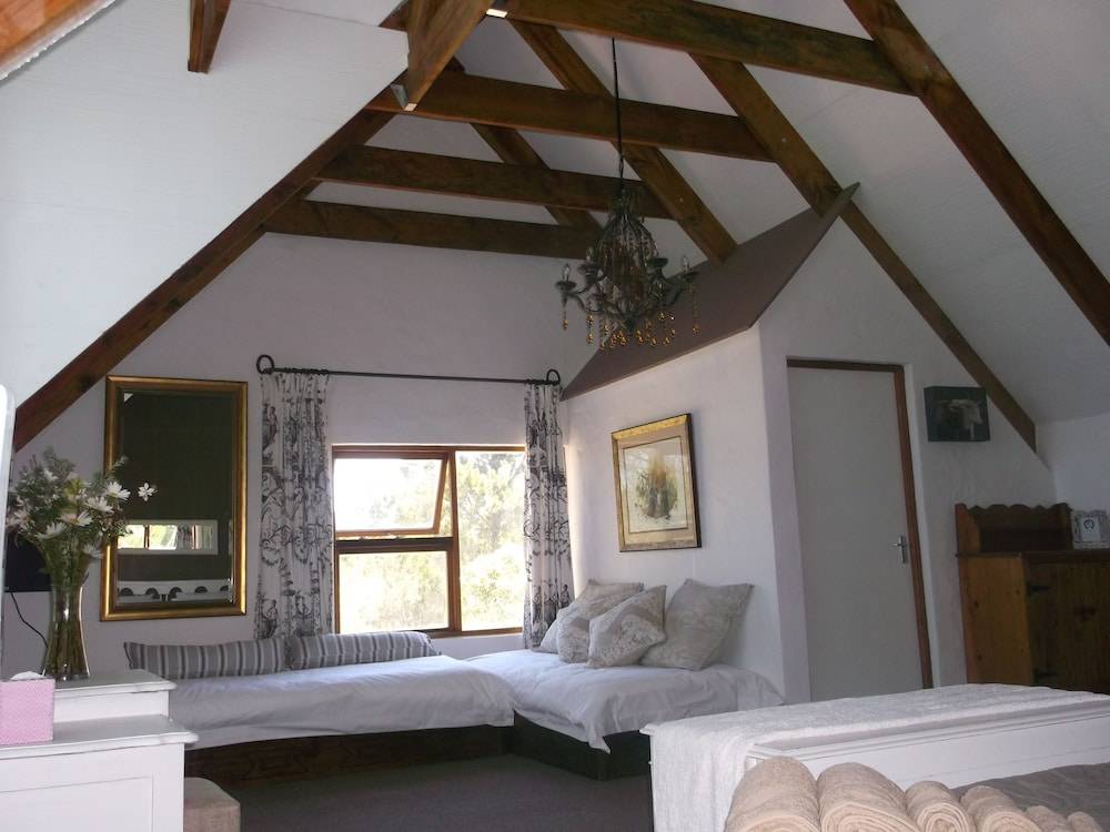 TNiqua Stable Inn 1