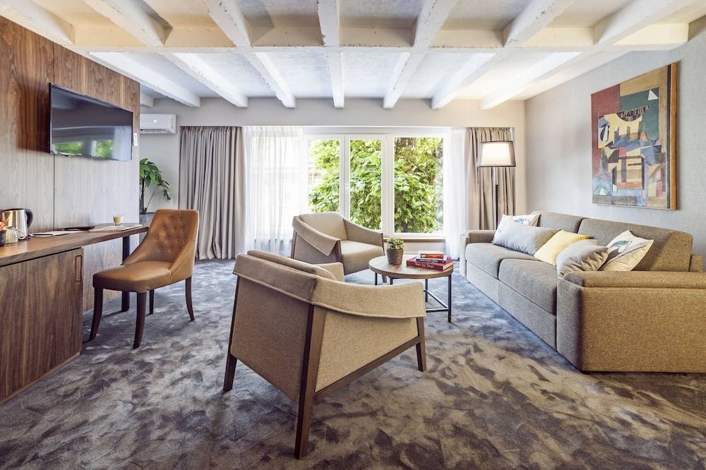 Nomad Luxury Suites 1