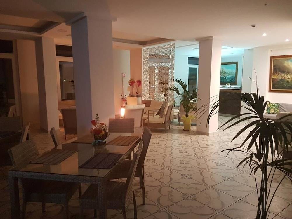 Klaton Beach Hotel 2