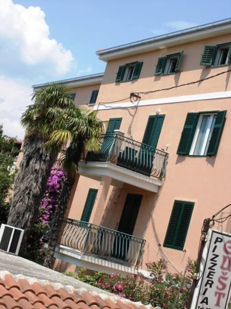 Guest House Laura 1