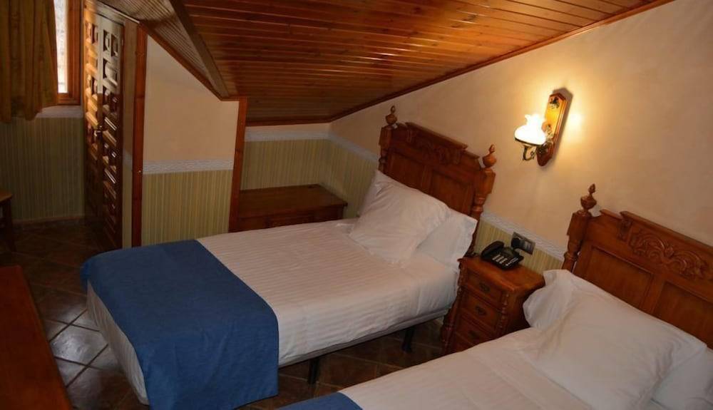 Hostal La Font 2