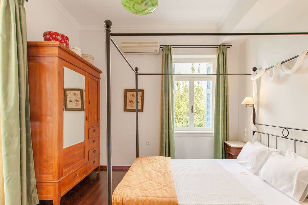 Stylish Art Deco Apartment Close To The Beach 2