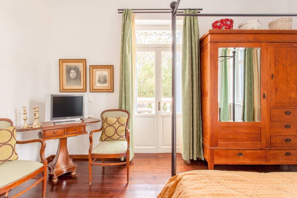 Stylish Art Deco Apartment Close To The Beach 1