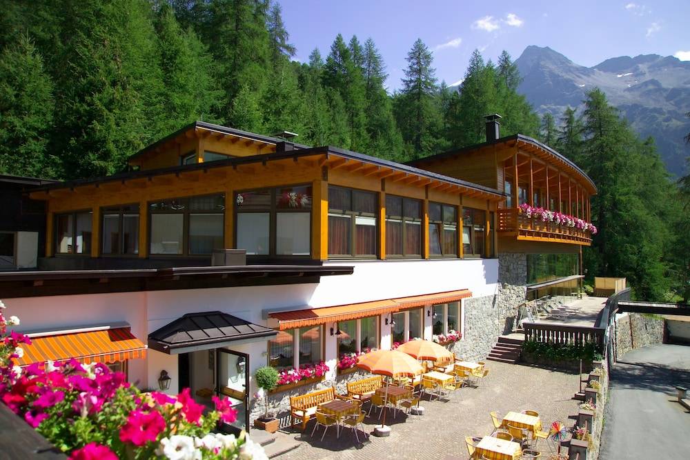 Hotel Zebru 1