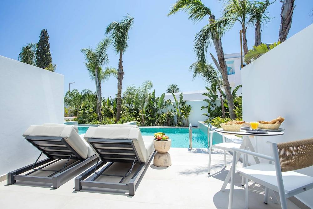 Vanik Suites 1