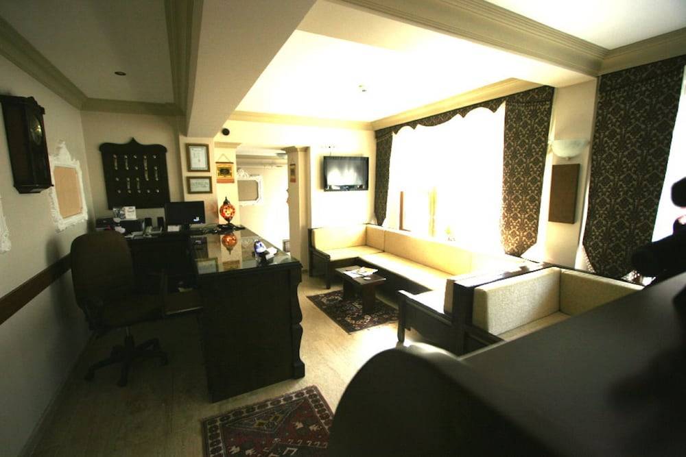 Grand Peninsula Hotel 2