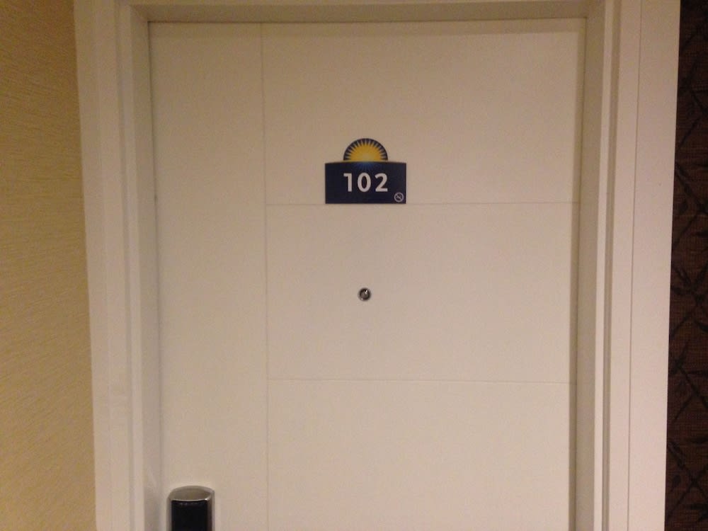 Days Inn by Wyndham Sylvan Lake 2