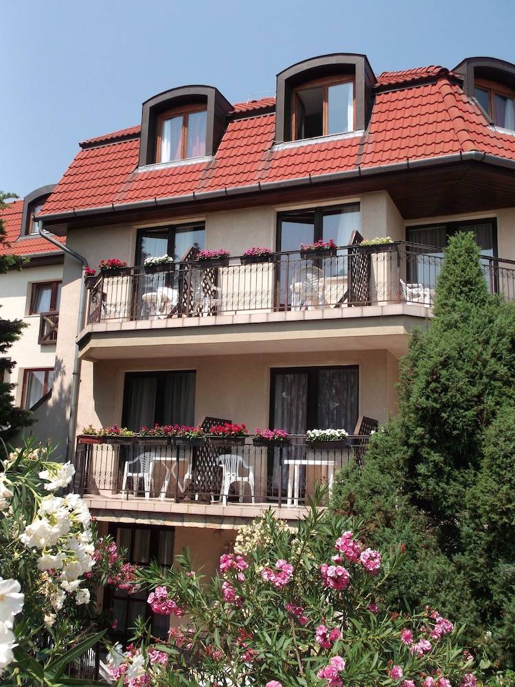 HELIOS Hotel Apartments 1