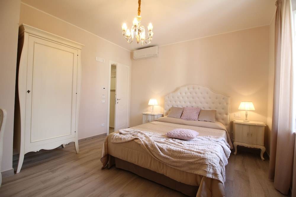LUCCA IN CHIC - No Ztl, Free Parking, Priv Bath, Old City 550m 1
