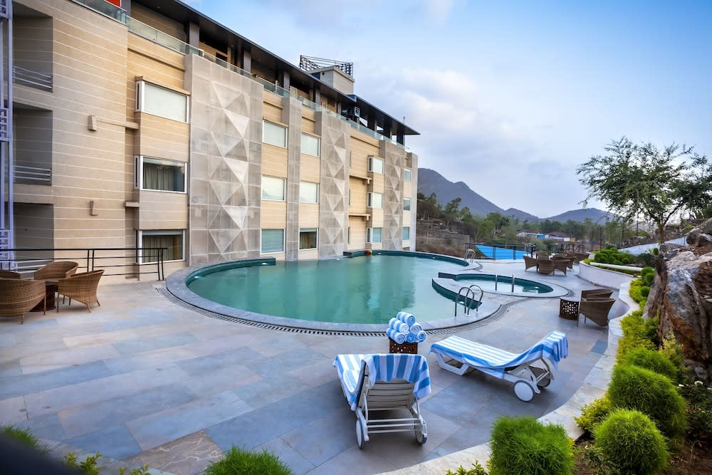 juSTa Luxe Sajjangarh Resort & Spa, Udaipur 1