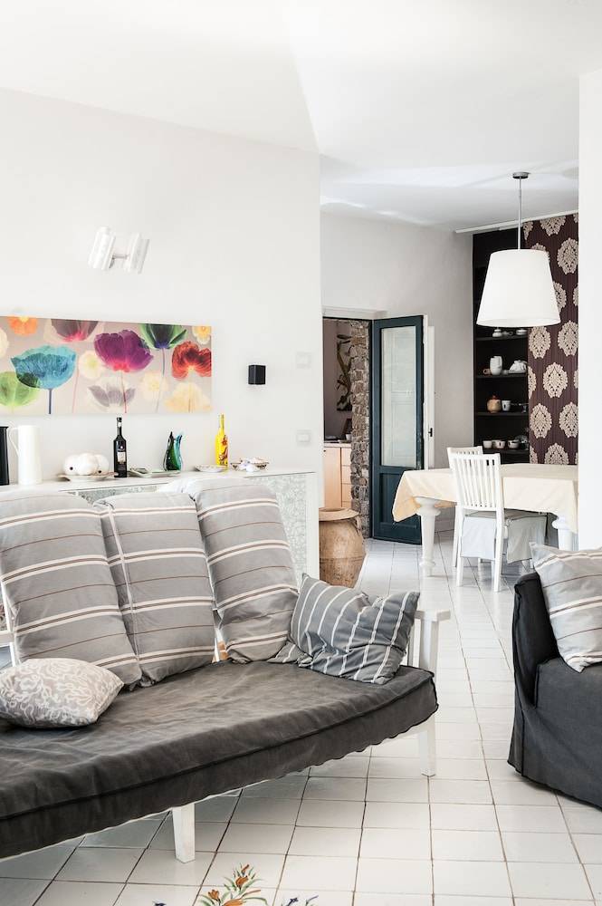 Casale Santa Rosalia Charme Villas and Rooms 2
