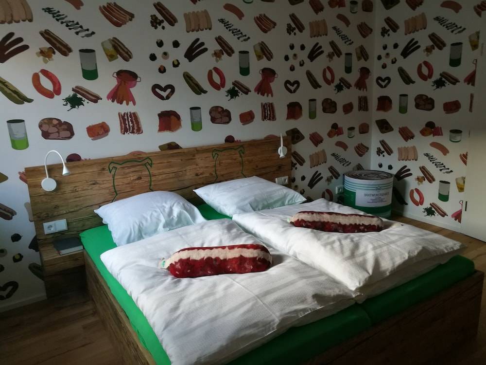 BRATWURSThotel 1