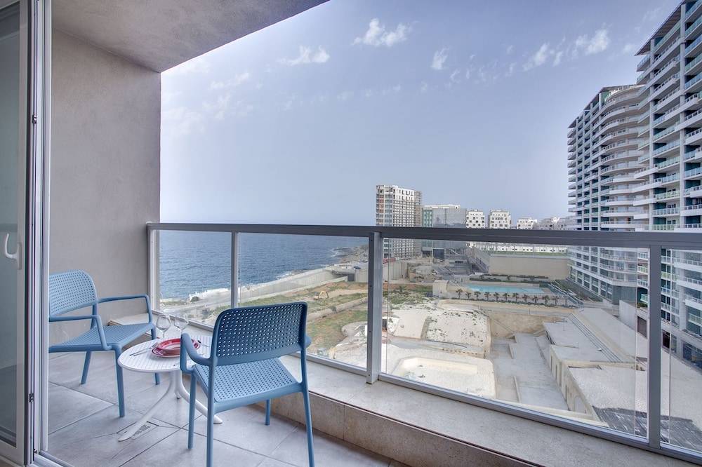 Modern Seaview Apartment In a Prime Location 1